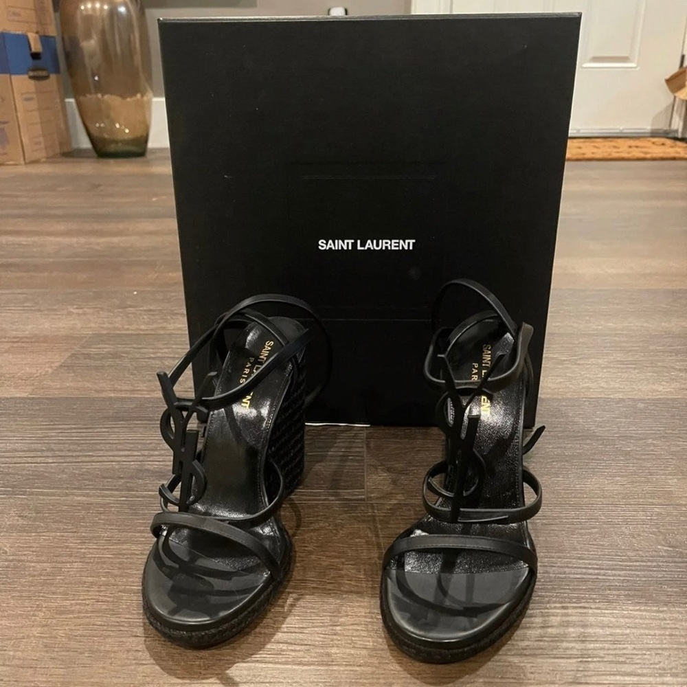 Saint laurent CASSANDRA WEDGE
ESPADRILLES IN LEATHER WITH 
BLACK MONOGRAM